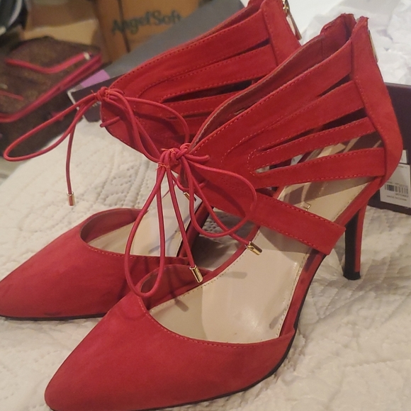 Red Heels - Picture 5 of 5
